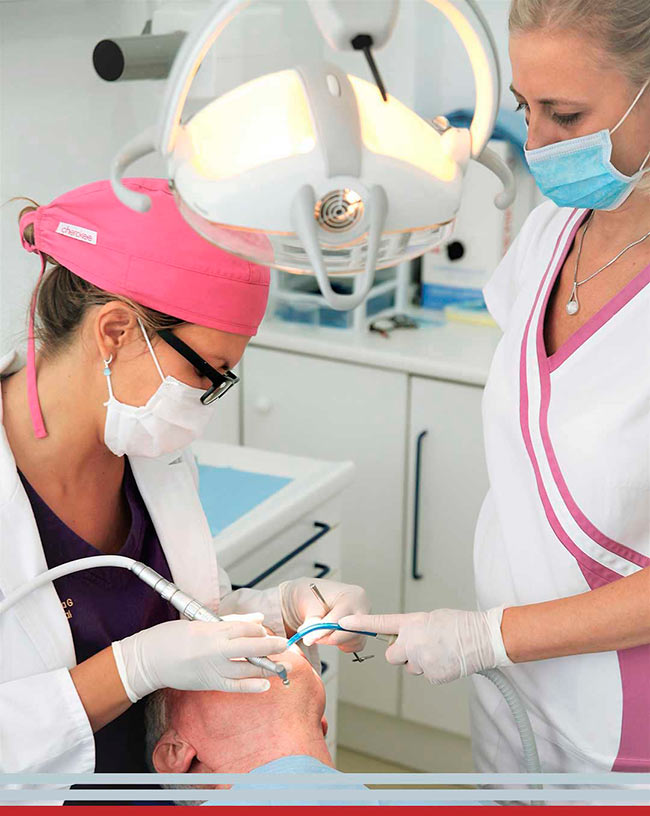 Revisión de Prótesis sobre Implantes dentales en Sevilla