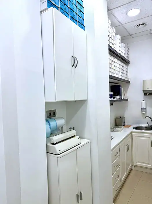 Zona de esterilizaci&oacute;n de Biodental Center